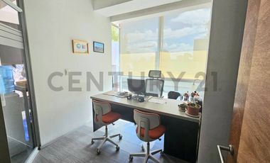 SE ARRIENDA AMPLIA OFICINA CON TERRAZA EN TORRE MÉDICA