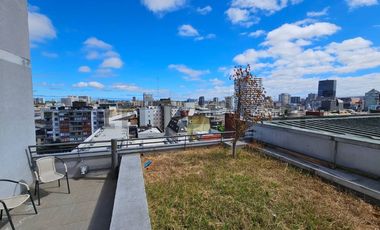 SE ARRIENDA AMPLIA OFICINA CON TERRAZA EN TORRE MÉDICA