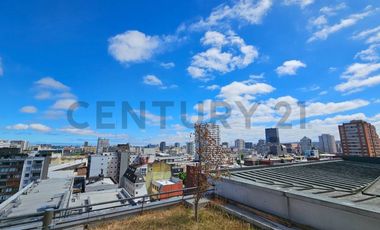 SE ARRIENDA AMPLIA OFICINA CON TERRAZA EN TORRE MÉDICA