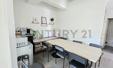 SE ARRIENDA AMPLIA OFICINA CON TERRAZA EN TORRE MÉDICA