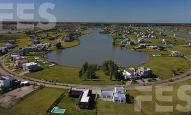 Lote terreno a laguna en venta en Barrio Santa Rita Corredor Canning san vicente