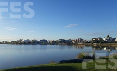 Lote terreno a laguna en venta en Barrio Santa Rita Corredor Canning san vicente