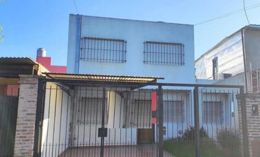 Casa en venta - 4 dormitorios, 2 baños - 115mts2 - Altos de San Lorenzo, La Plata