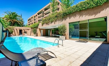 Amplio departamento con jardín en La Dehesa Central