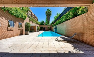 Amplio departamento con jardín en La Dehesa Central