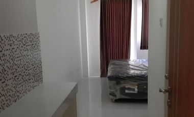 Apt. Puncak Dharmahusada Lt 11 Semi furnish Hadap Selatan
