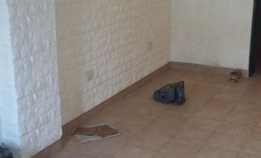 Chilavert. C.Paz y D.Suarez. Ph frente 1 ambiente, 3 cuadras de la plaza artigas. A 7 cuadras de la estacion de Chilavert