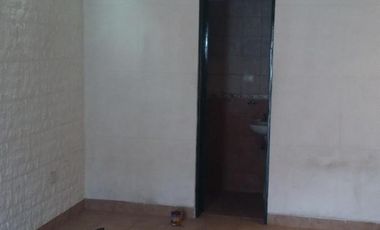 Chilavert. C.Paz y D.Suarez. Ph frente 1 ambiente, 3 cuadras de la plaza artigas. A 7 cuadras de la estacion de Chilavert