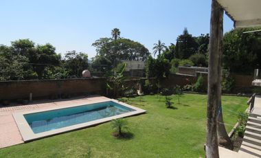Casa sola con alberca en jiutepec, morelos.