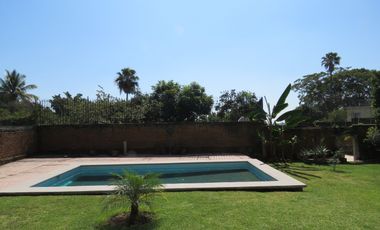 Casa sola con alberca en jiutepec, morelos.