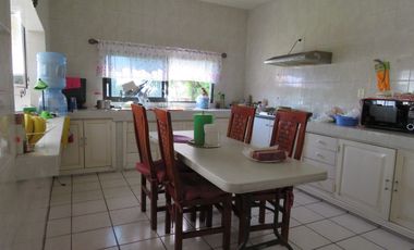 Casa sola con alberca en jiutepec, morelos.