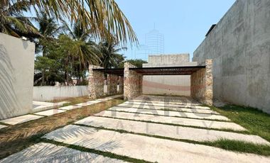 Casa en Renta con Piscina y frente de playa en Km 15, Cd. del Carmen