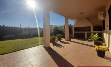 CASA EN VENTA EN BARRIO ROGELIO MARTÍNEZ ZONA SUR