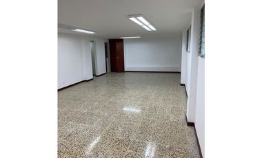 VENTA DE LOCAL COMERCIAL EN CALASANZ, EXCELENTE UBICACIÓN.