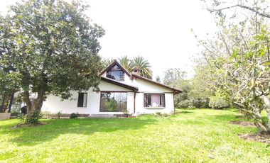 Casa en Venta de 4 habitaciones en Planta Baja con Terreno de 1800m², Valle de los Chillos, Conocoto