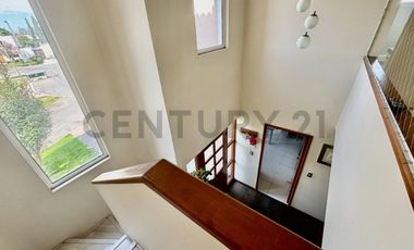 SE VENDE HERMOSA CASA EN SANTA ELENADE CHICUREO DE 6 DORMITORIOS