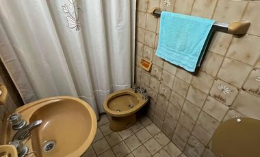 Casa de 2 ambientes con deposito y losa para construir en San lorenzo y Olazabal