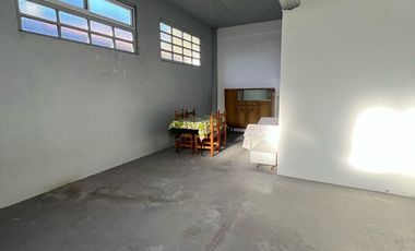 Casa de 2 ambientes con deposito y losa para construir en San lorenzo y Olazabal