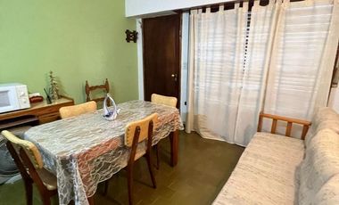 Casa de 2 ambientes con deposito y losa para construir en San lorenzo y Olazabal