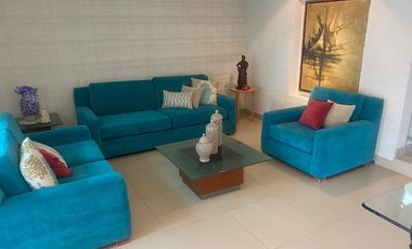 Casa en avenida residencial