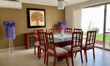 Casa en avenida residencial