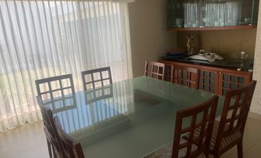 Casa en avenida residencial