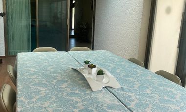 Casa en avenida residencial