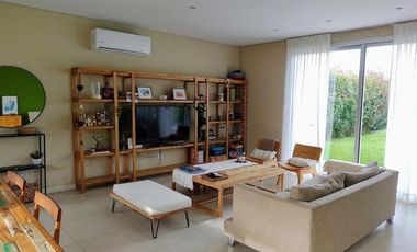 Casa en Barrio Cerrado Santa Guadalupe Pilar Del Este