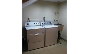 Se Alquila Casa Dúplex en Howard $2.100