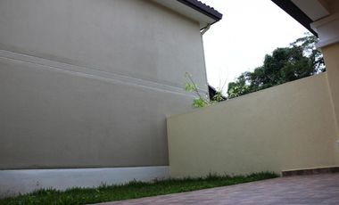 Se Alquila Casa Dúplex en Howard $2.100