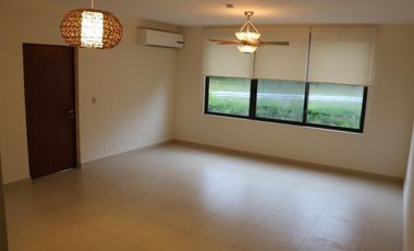 Se Alquila Casa Dúplex en Howard $2.100