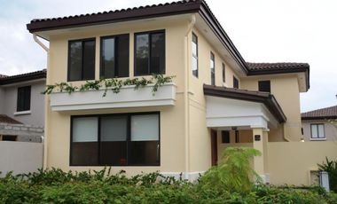 Se Alquila Casa Dúplex en Howard $2.100