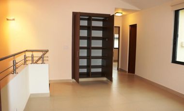 Se Alquila Casa Dúplex en Howard $2.100