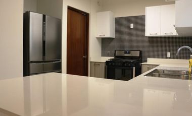 Se Alquila Casa Dúplex en Howard $2.100