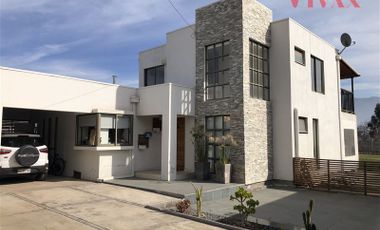 Casa en Venta en Casa de 2 pisos estilo mediterraneo, con piscina, lindo jardínl ! , sector La Punta Mostazal