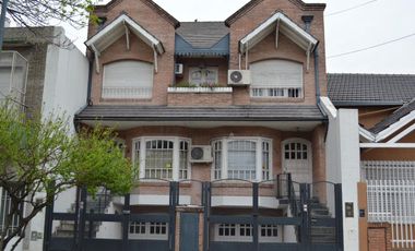 Azul 623 * Hermoso triplex con cochera doble, patio y playrroom*