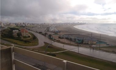 Un Ambiente Con Vista Plena Al Mar