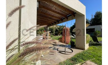 VENDO EXCLUSIVA CASA EN SANTA ELENA CHICUREO NORTE