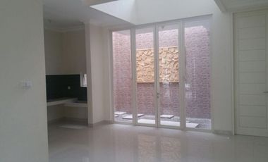 Sewa Rumah Siap Huni Di Pakuwon City Minimalis Dua Lantai