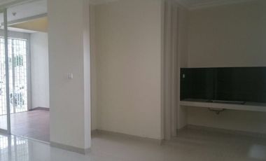 Sewa Rumah Siap Huni Di Pakuwon City Minimalis Dua Lantai