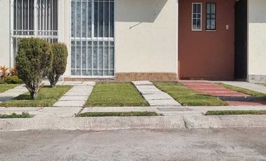 BONITA CASA EN XOCHITEPEC MOR.