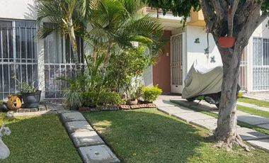 BONITA CASA EN XOCHITEPEC MOR.