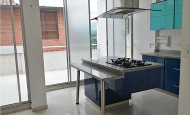 Maat vende Casa en Conjunto -Villeta, 210M2 $400Millones