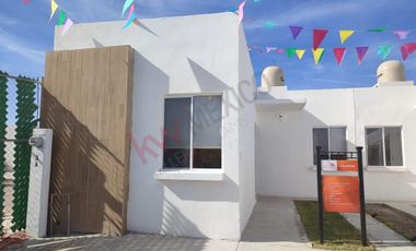 Casa de un piso con 3 recamaras, precio accesible, al oriente de Torreón Coahuila, con áreas verdes equipadas y caseta de vigilancia