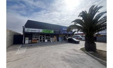 Vendo locales y galpones en La Cantera