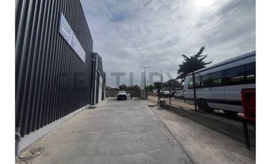 Vendo locales y galpones en La Cantera