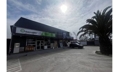 Vendo locales y galpones en La Cantera