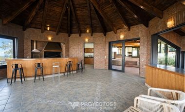Casa en arriendo de 5 dorm. en Lo Barnechea
