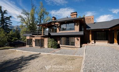 Casa en arriendo de 5 dorm. en Lo Barnechea