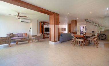 Casa en renta de 4 recámaras Residencial Bahía Zona Hotelera Cancún